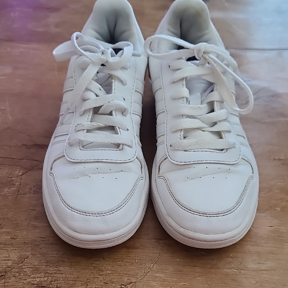 Adidas White Sneakers Classic Low-Top Design